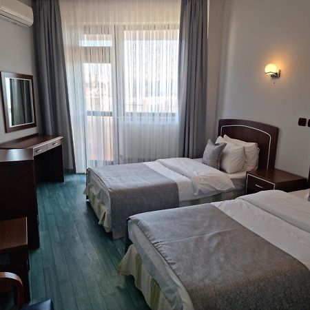 Flora Hotel Гелиболу Екстериор снимка