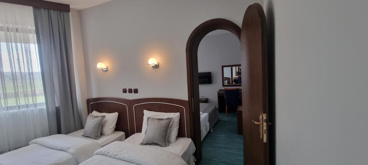 Flora Hotel Гелиболу Екстериор снимка